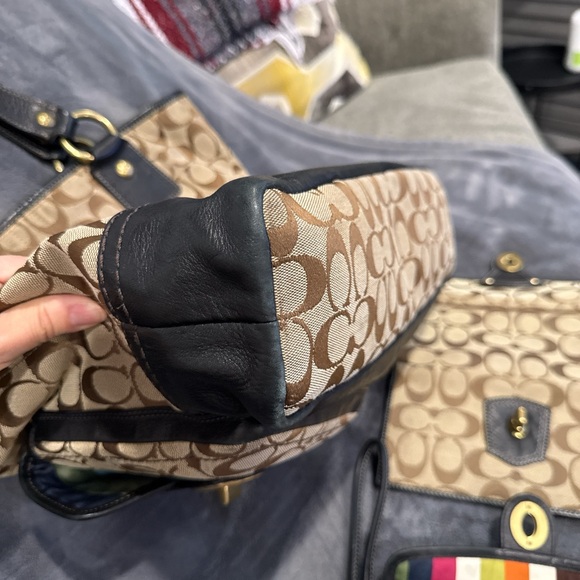 Coach Legacy Gigi Canvas Tote w/ Matching Wristlet & Wallet - Picture 4 of 16